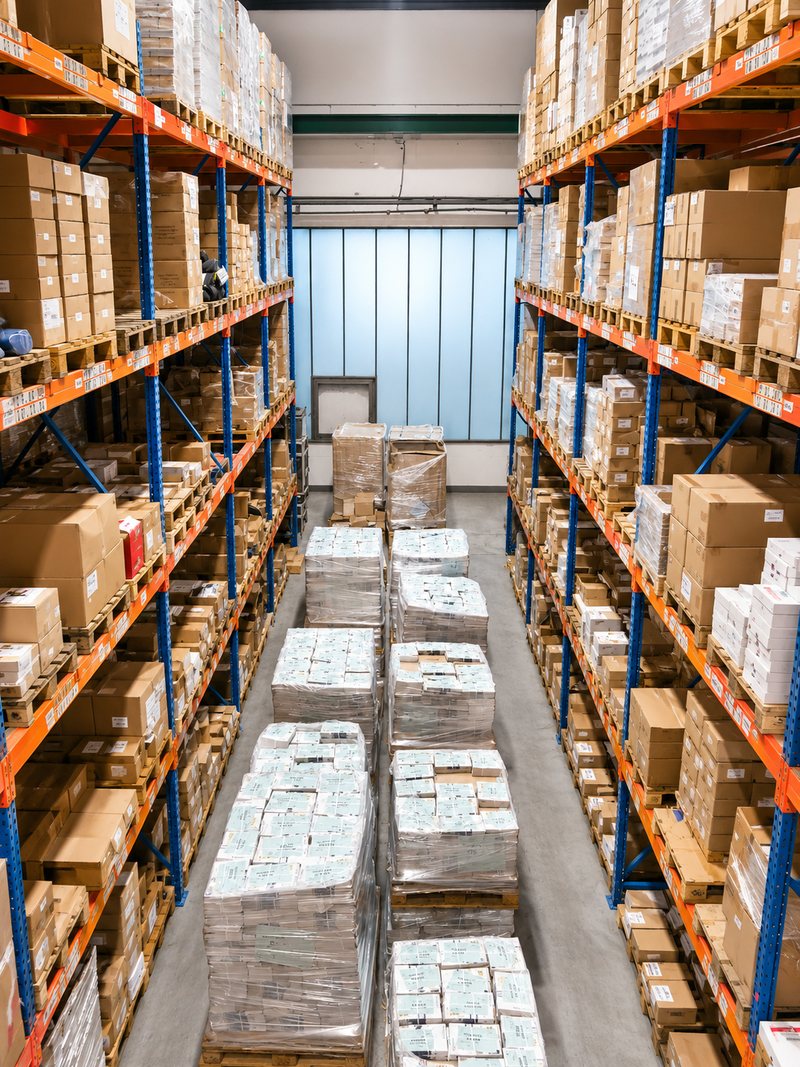 Lagerbereich mit Paletten für Fulfillment und Sampleversand
